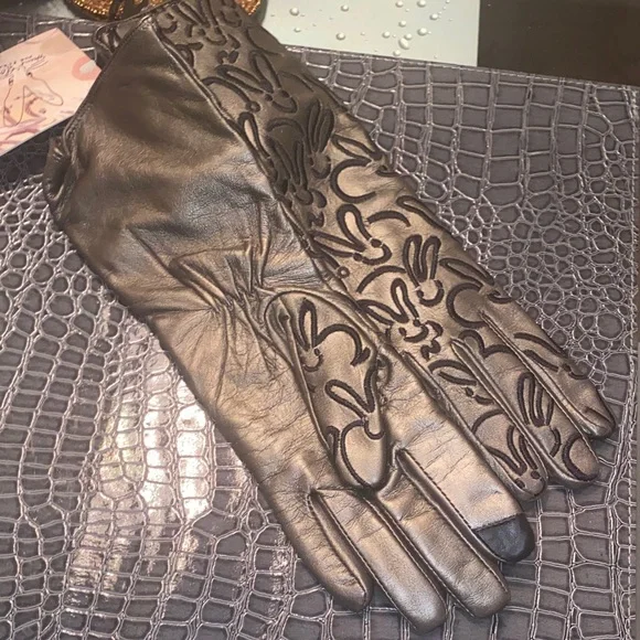 Echo Black Leather Gloves with Pattern